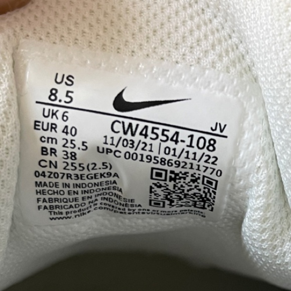 Nike Air Max SC White and Light Gray Sneakers - Picture 2 of 4